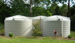 5000 gallon r22700 litre round rural water tanks bank of three